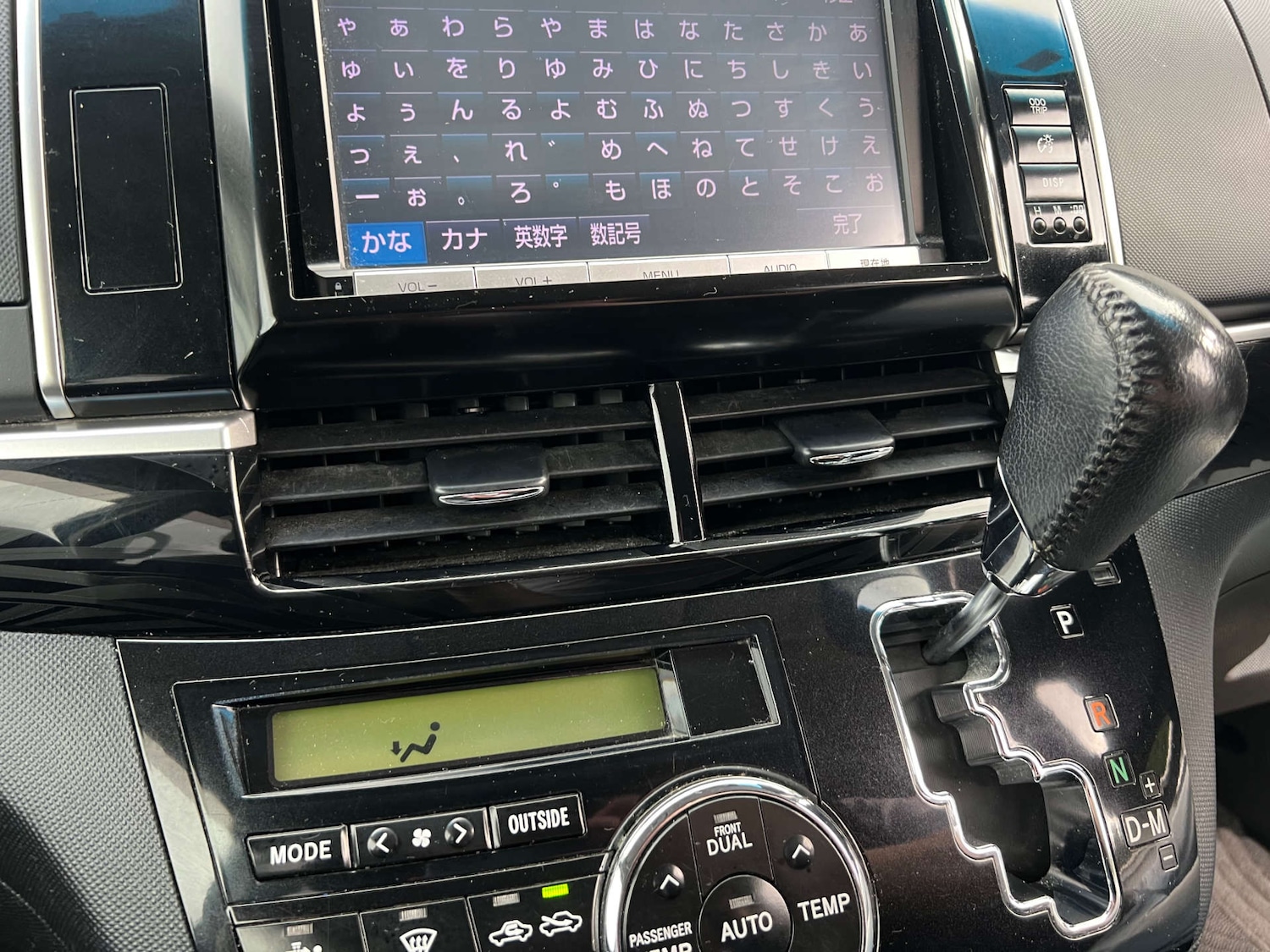 Used Toyota Estima 2015 for sale - 77950373: Photo 37