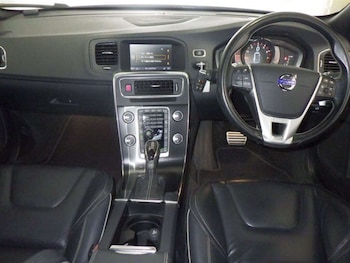 Used Volvo V60 2015 for sale - 79437569: Photo