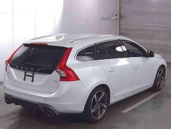 Used Volvo V60 2015 for sale - 79437569: Photo