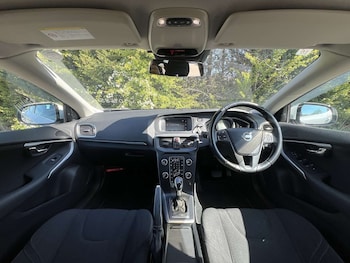 Used Volvo V40 2013 for sale - 79437522: Photo