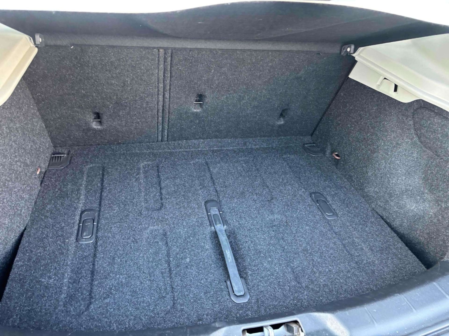 Used Volvo V40 2015 for sale - 78152375: Photo 11