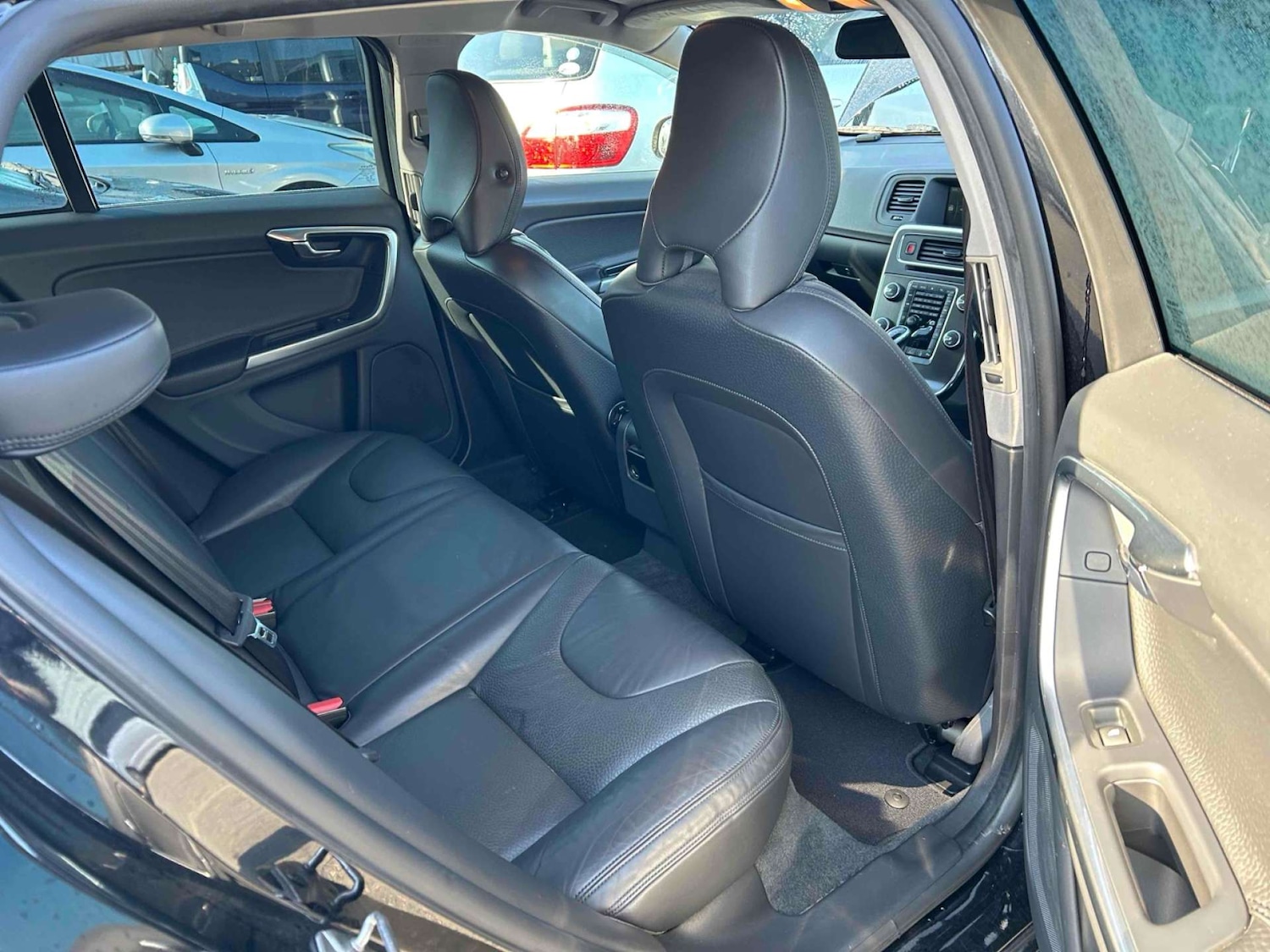 Used Volvo V60 2014 for sale - 77989910: Photo 12