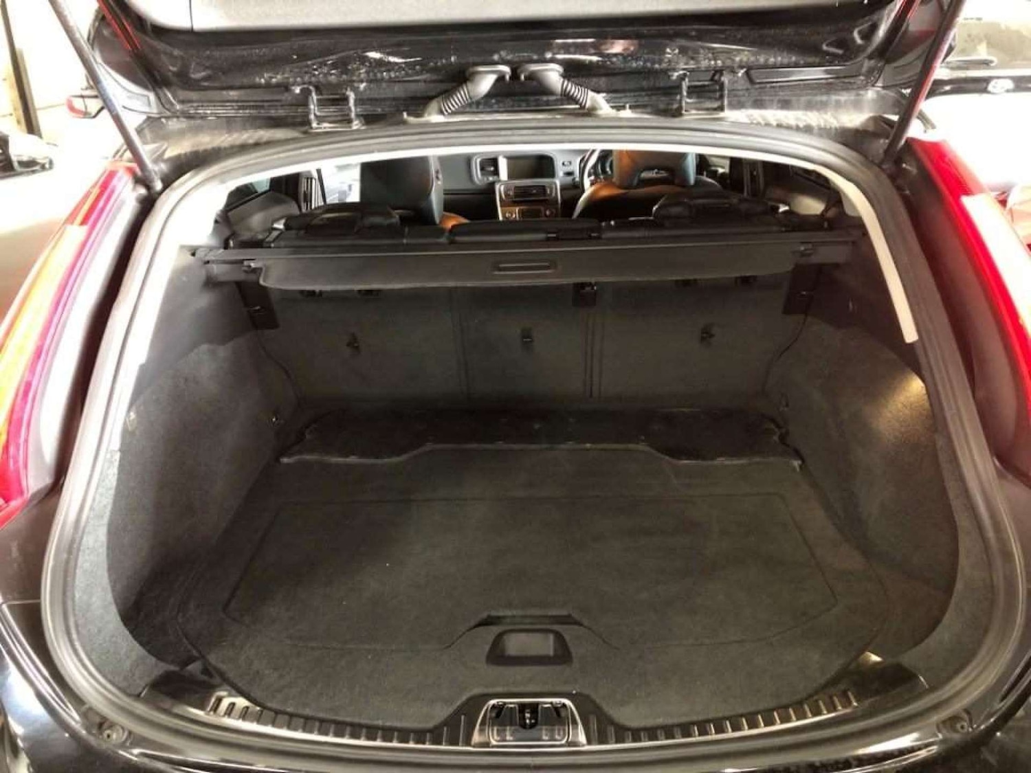 Used Volvo V60 2014 for sale - 77989910: Photo 8