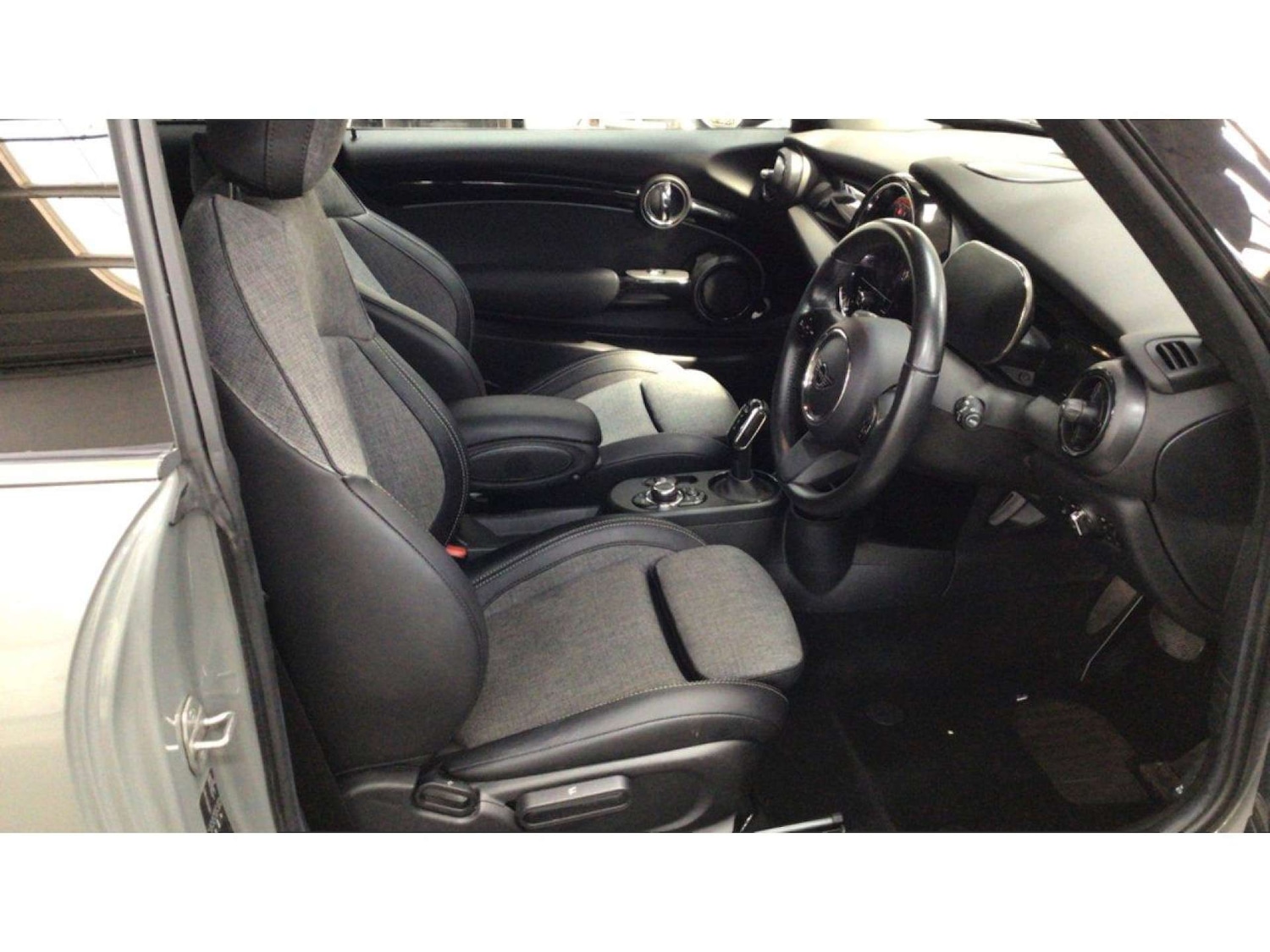 Used MINI Hatch 2021 for sale - 76776817: Photo 2
