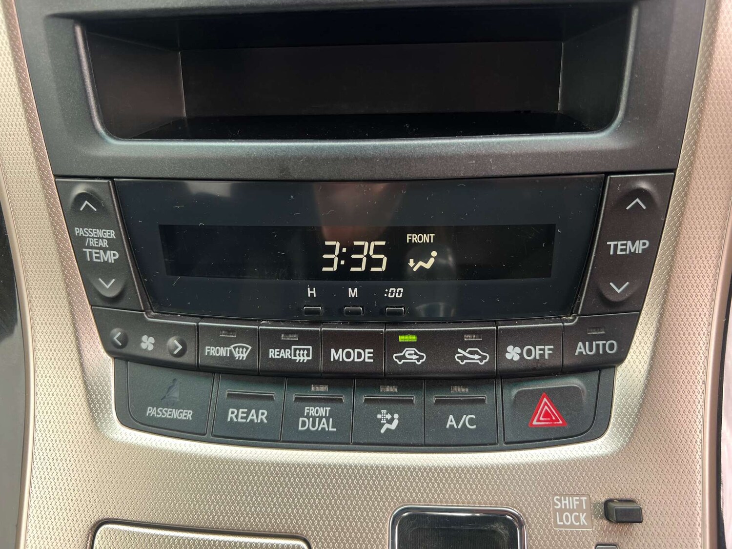 Used Toyota Vellfire 2013 for sale - 76973947: Photo 35