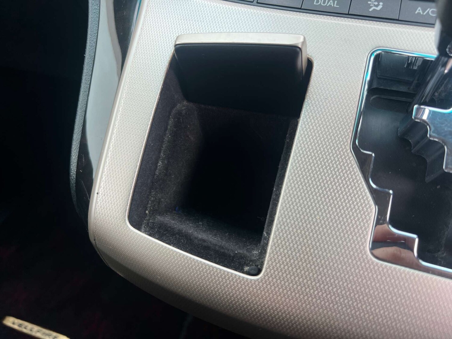 Used Toyota Vellfire 2013 for sale - 76973947: Photo 37