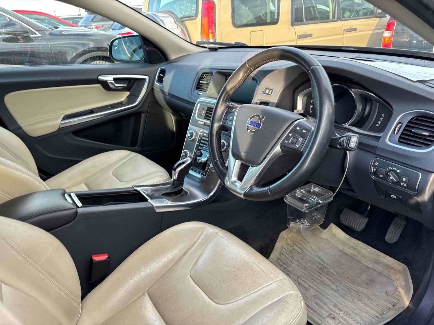 Used Volvo V60 2016 for sale - 77850613: Photo 12