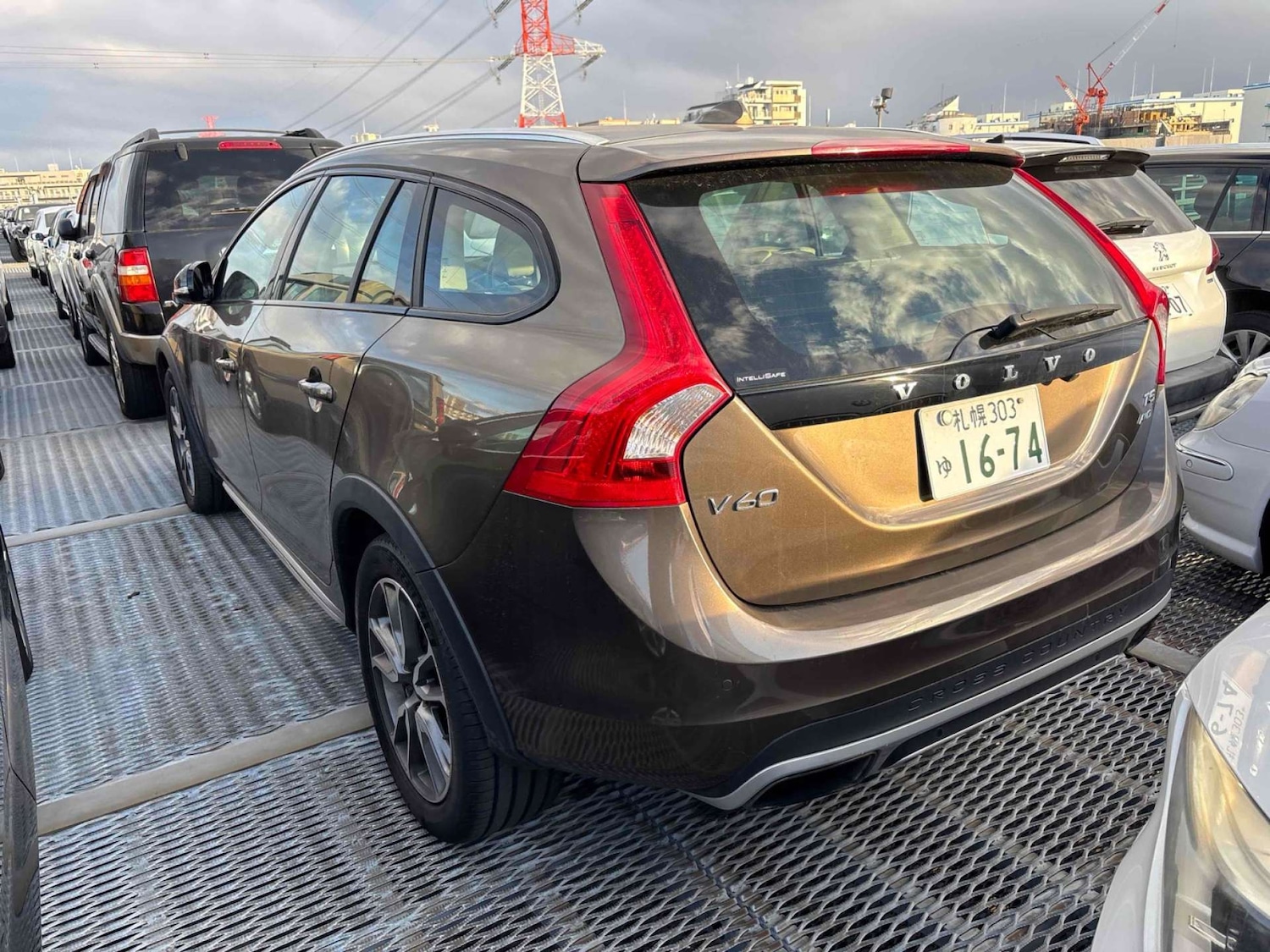 Used Volvo V60 2016 for sale - 77850613: Photo 8