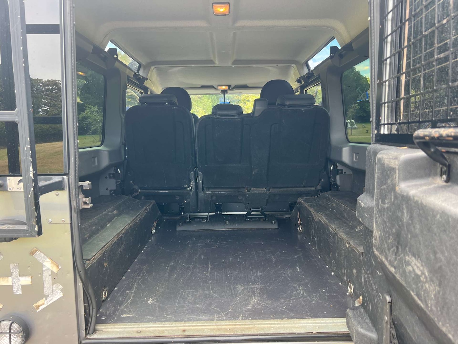 Used Land Rover Defender 110 2012 for sale - 76776953: Photo 14