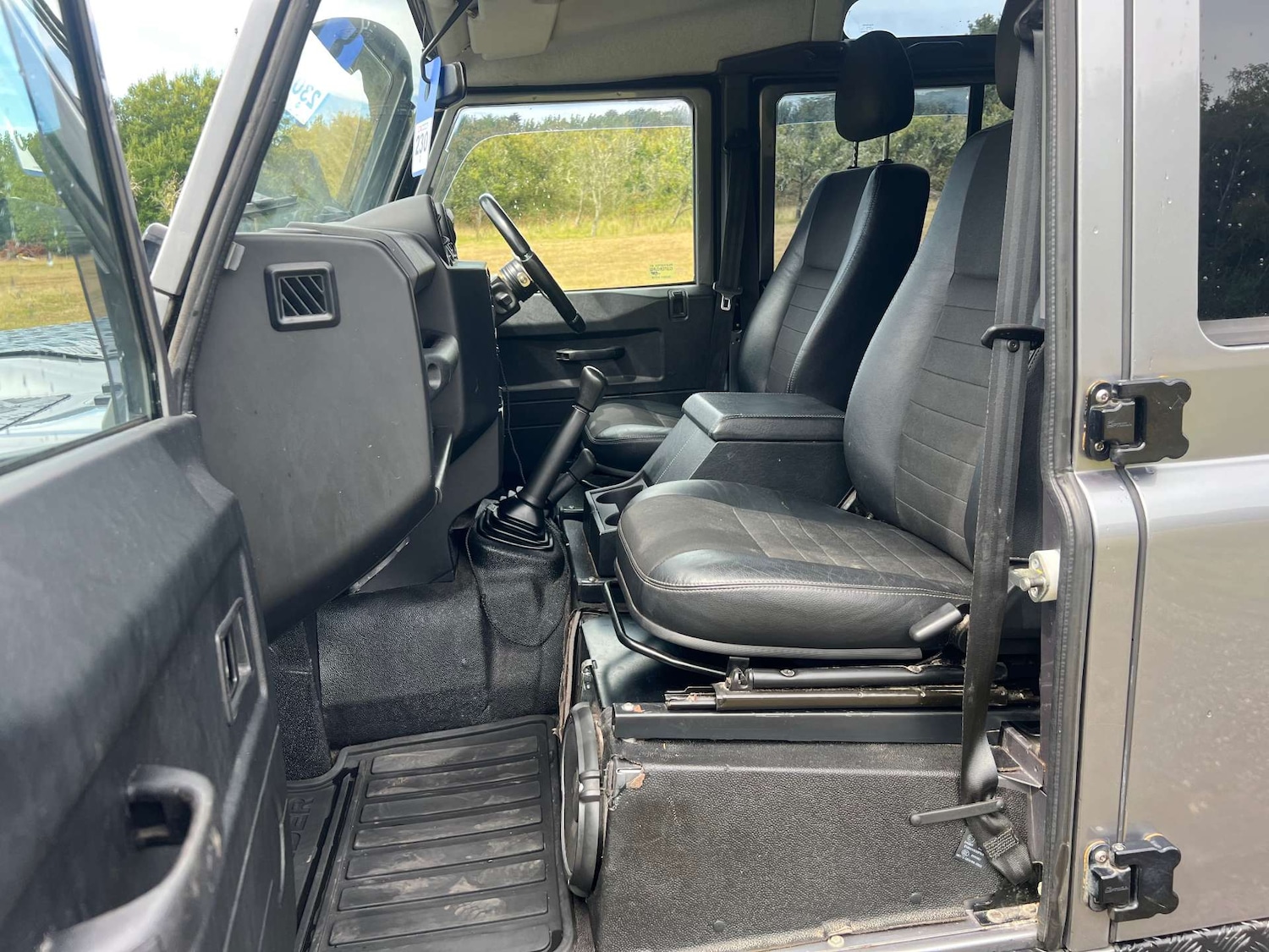 Used Land Rover Defender 110 2012 for sale - 76776953: Photo 20