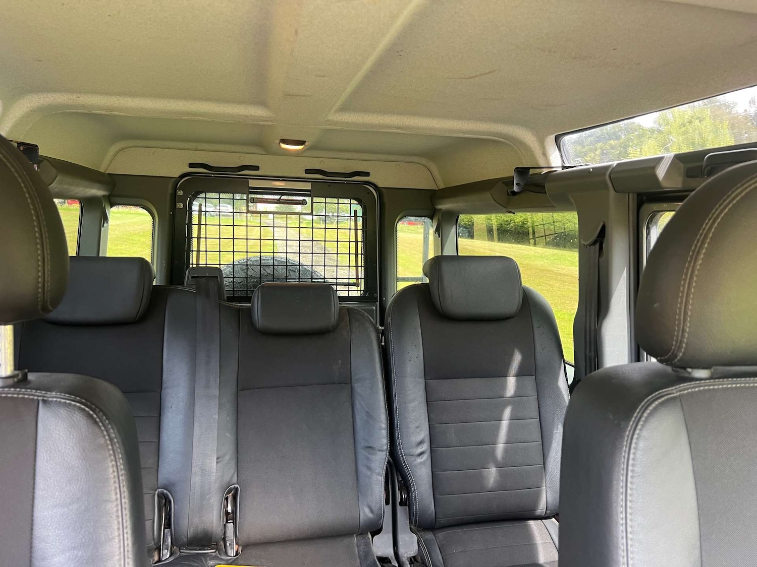 Used Land Rover Defender 110 2012 for sale - 76776953: Photo 25