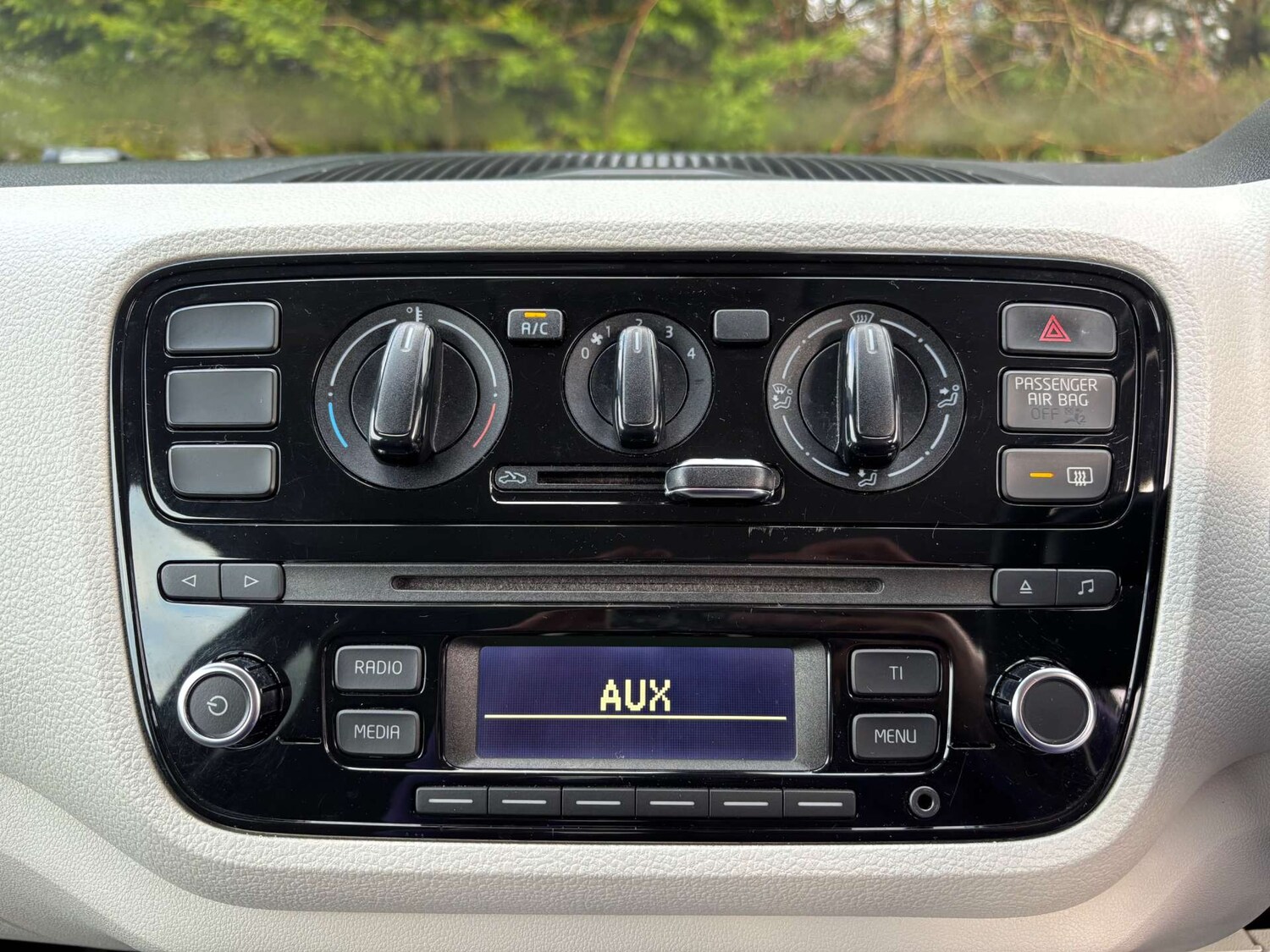 Used Volkswagen up! 2013 for sale - 77364250: Photo 28