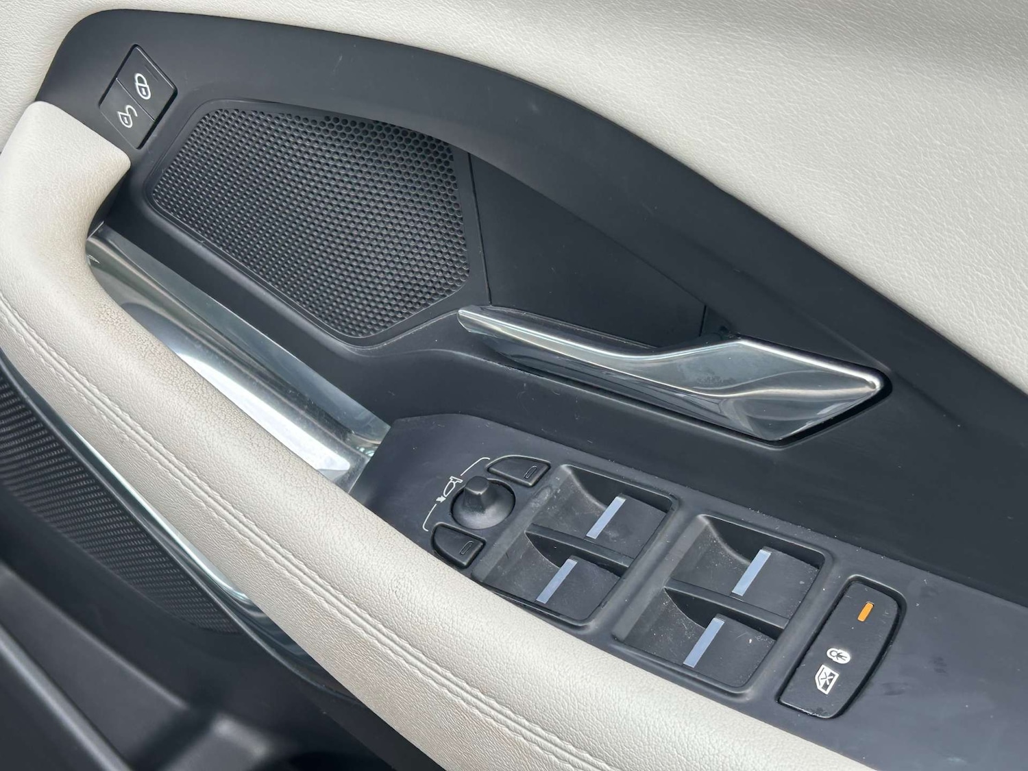 Used Jaguar E-Pace 2018 for sale - 76776970: Photo 15