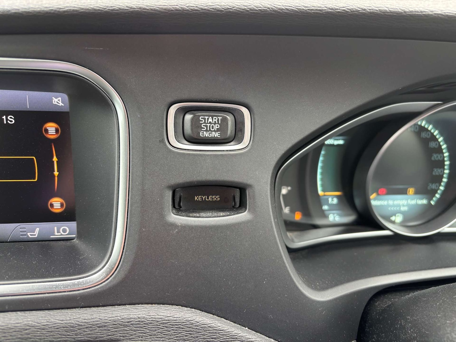 Used Volvo V40 Cross Country 2013 for sale - 77523266: Photo 25