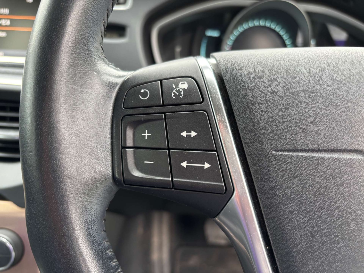 Used Volvo V40 Cross Country 2013 for sale - 77523266: Photo 26