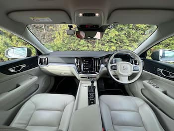 Used Volvo V60 2019 for sale - 79704657: Photo
