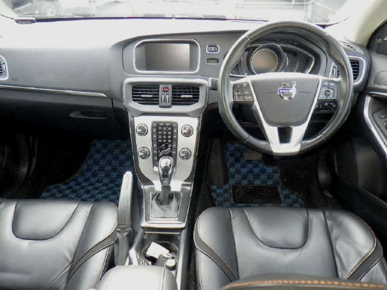 Used Volvo V40 2015 for sale - 77847501: Photo 2