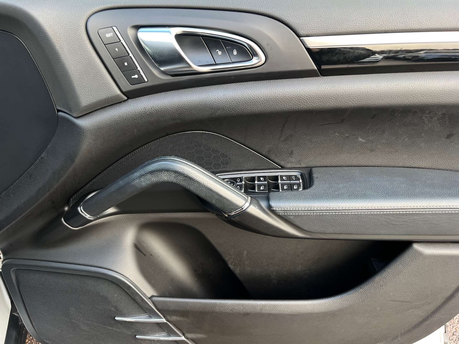 Used Porsche Cayenne 2015 for sale - 77406117: Photo 15