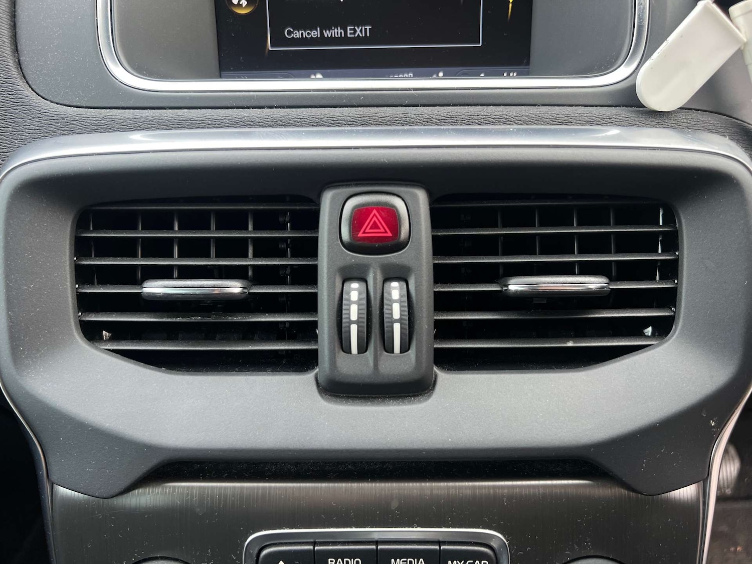 Used Volvo V40 2014 for sale - 77446355: Photo 35