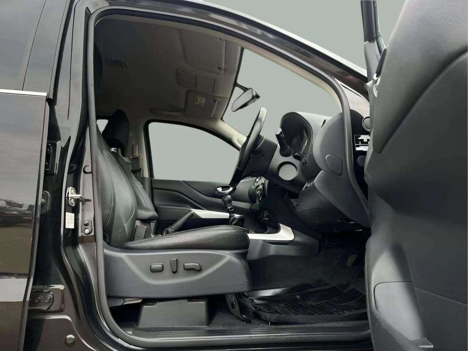 Used Nissan Navara 2020 for sale - 76949887: Photo 21