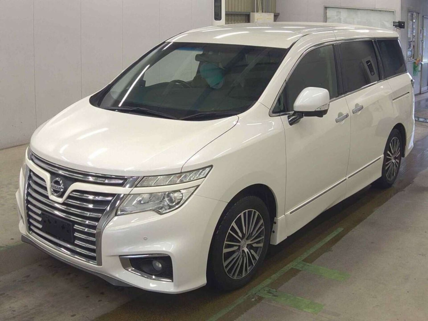Used Nissan Elgrand 2014 for sale - 77355538: Photo 3