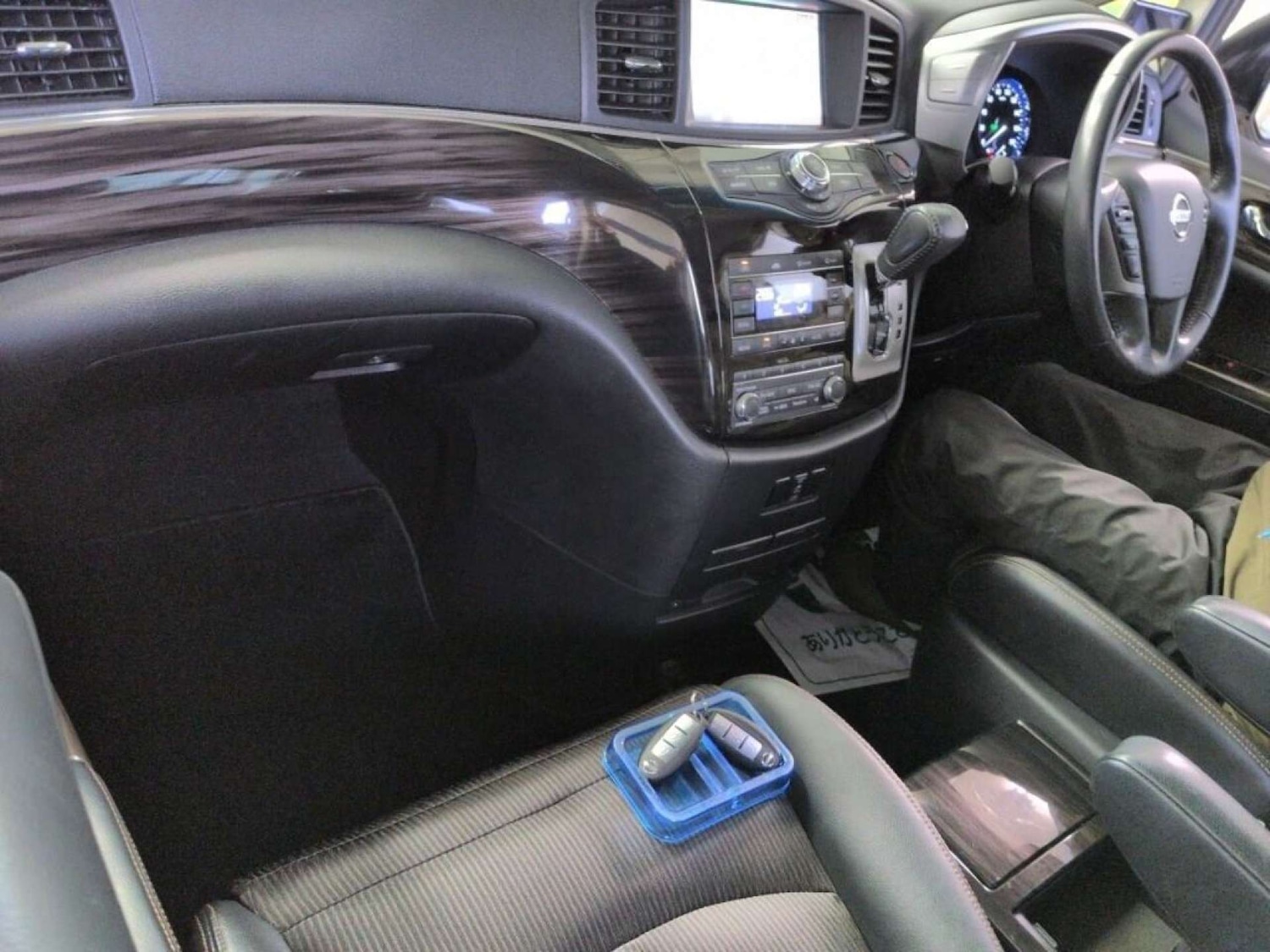 Used Nissan Elgrand 2014 for sale - 77355538: Photo 9