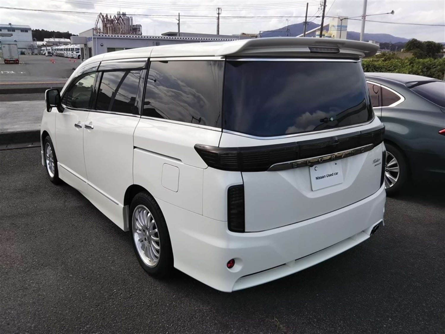 Used Nissan Elgrand 2015 for sale - 76959829: Photo 3