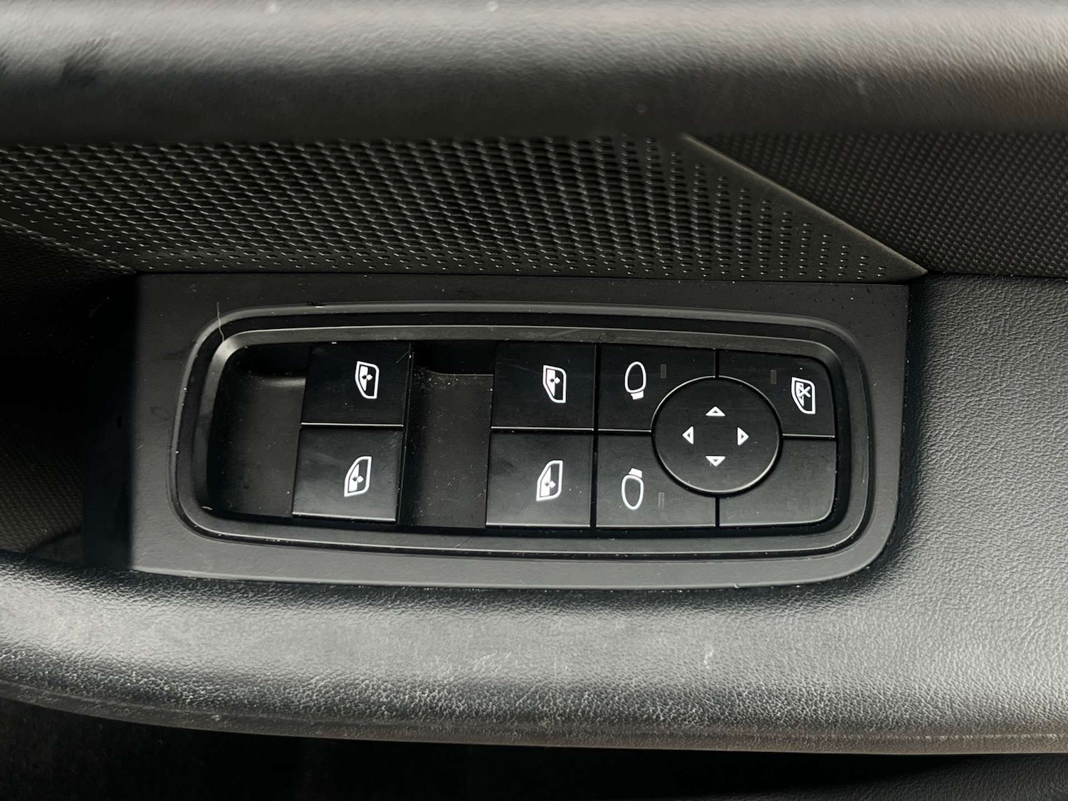 Used Porsche Taycan 2022 for sale - 76776837: Photo 16