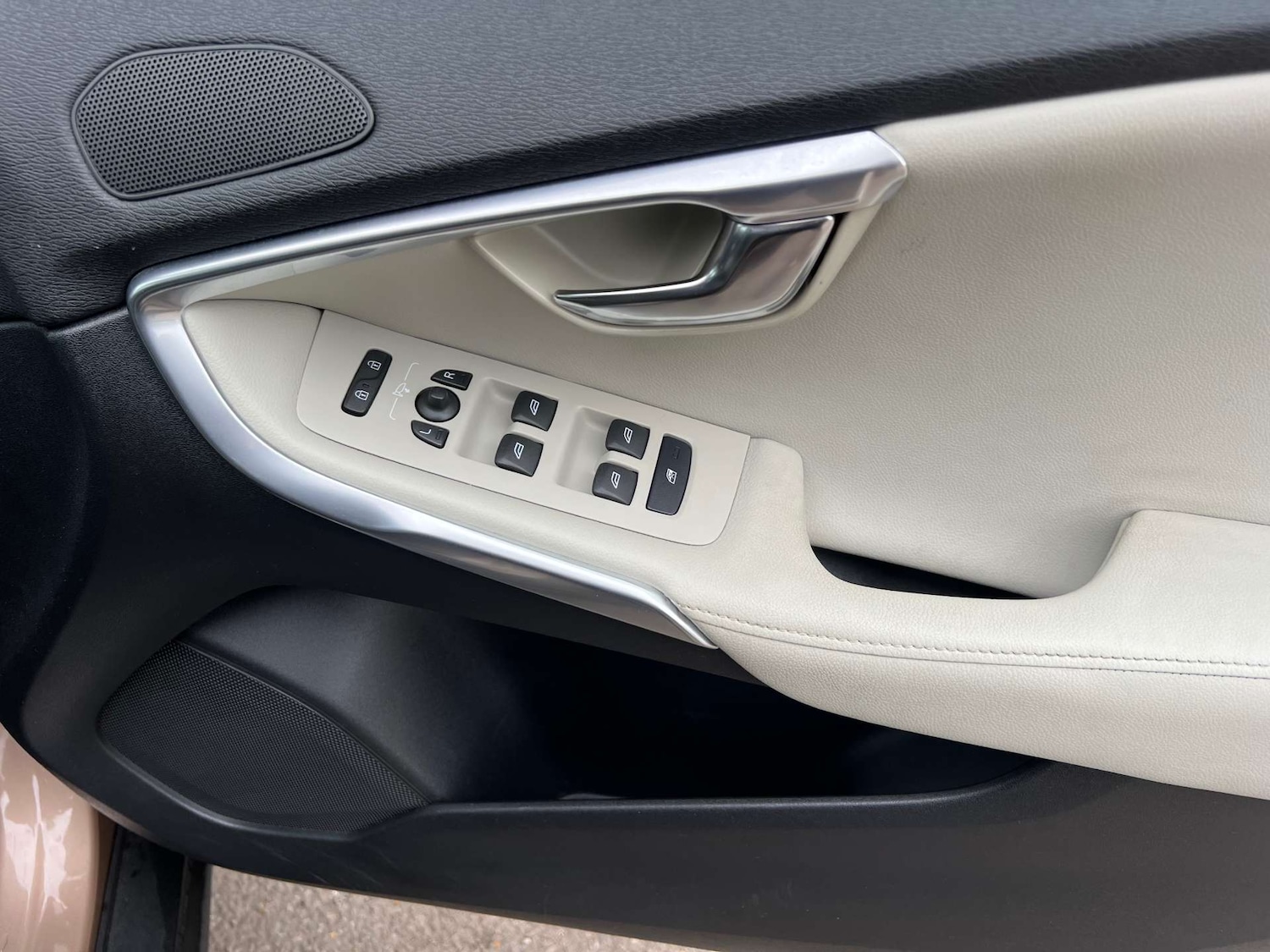 Used Volvo V40 2014 for sale - 78154347: Photo 14