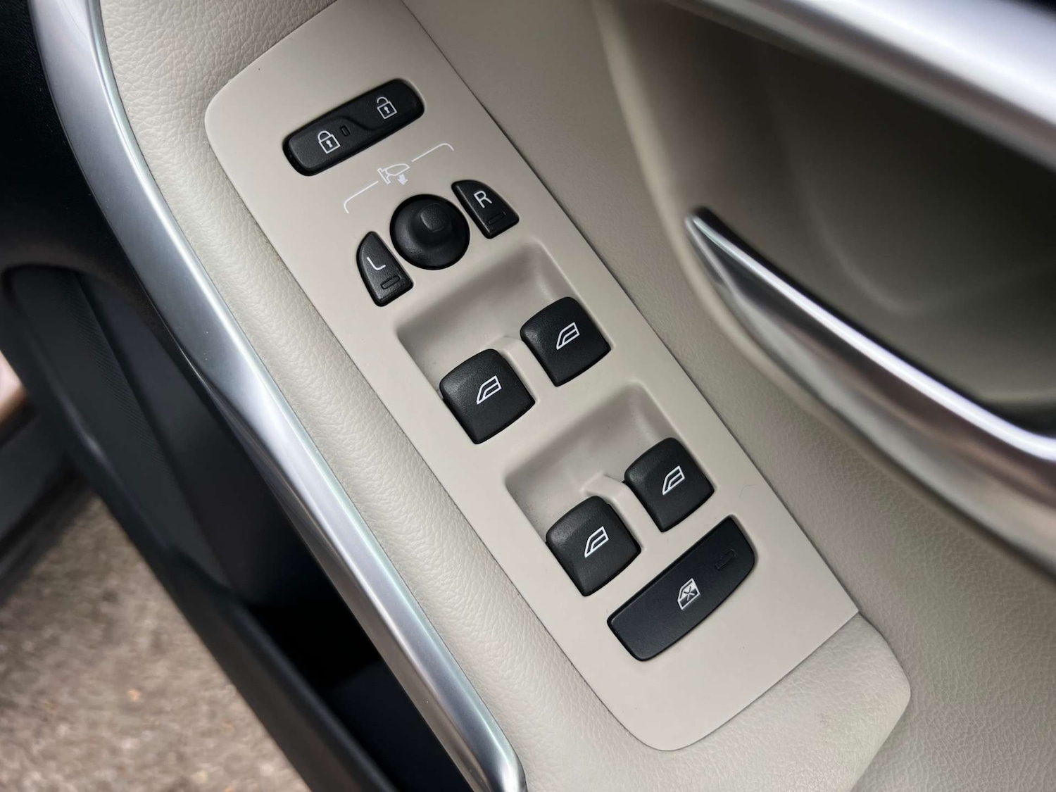 Used Volvo V40 2014 for sale - 78154347: Photo 15