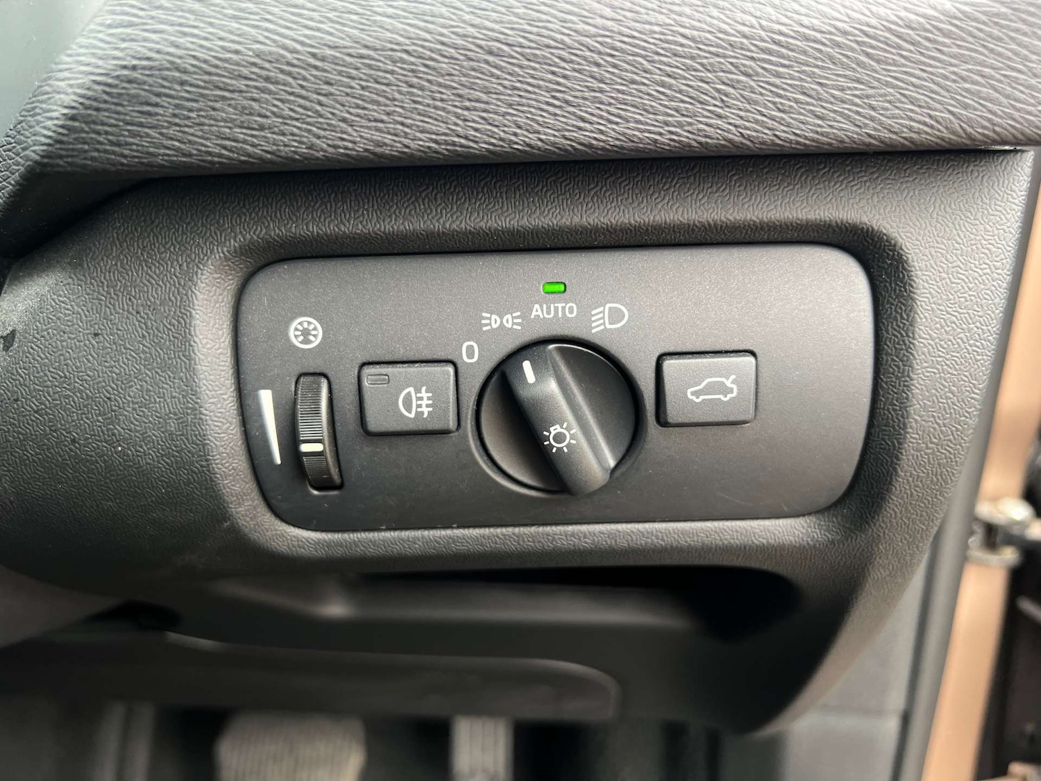 Used Volvo V40 2014 for sale - 78154347: Photo 21