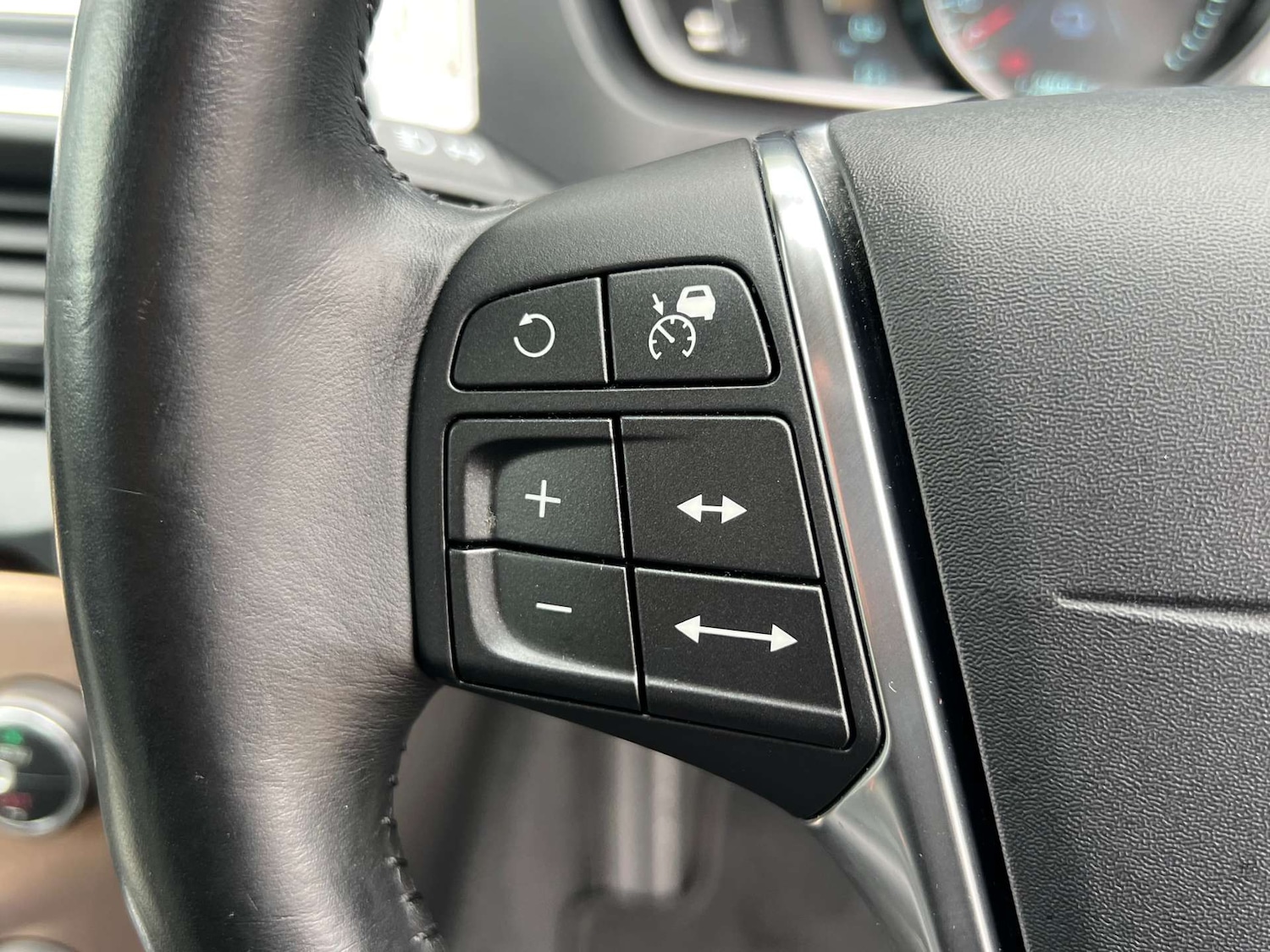 Used Volvo V40 2014 for sale - 78154347: Photo 26