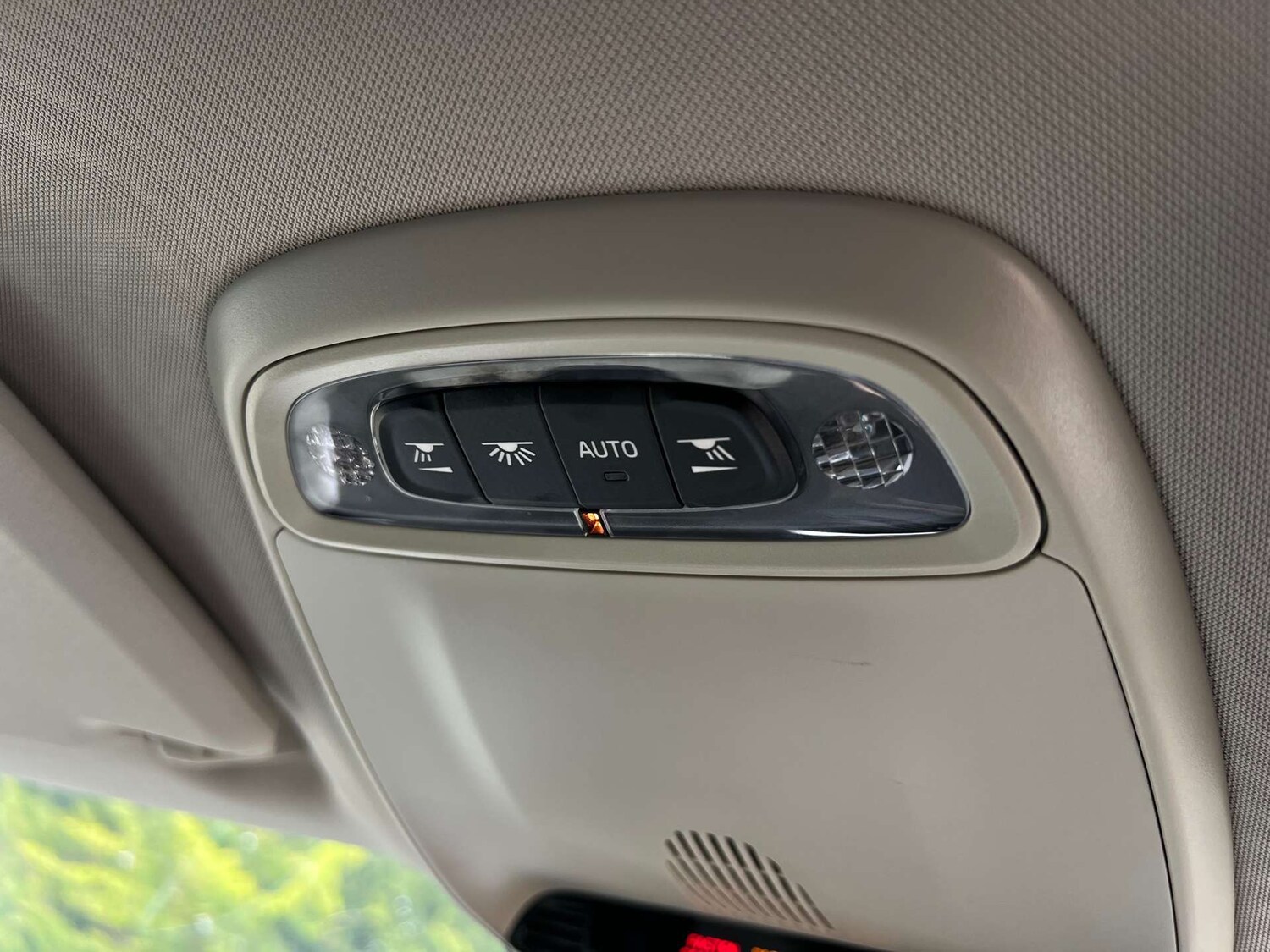 Used Volvo V40 2014 for sale - 78154347: Photo 45