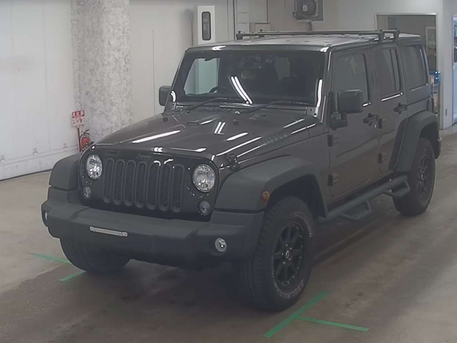 Used Chrysler Wrangler 2014 for sale - 77990001: Photo 4