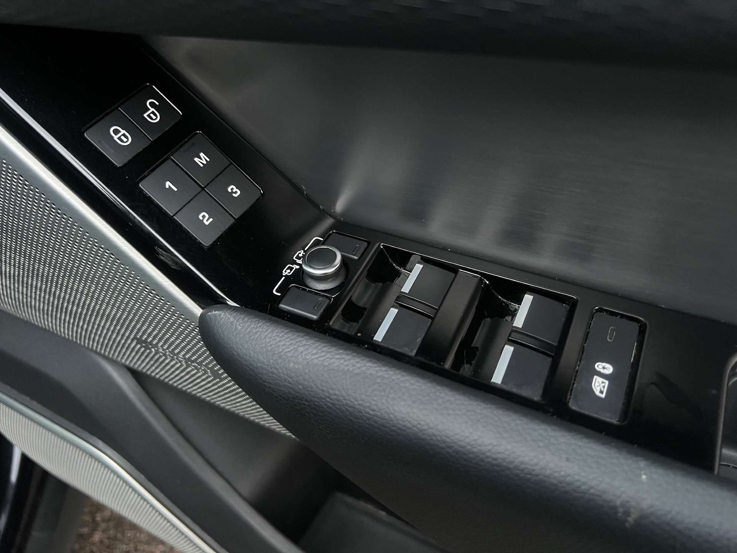 Used Land Rover Range Rover Velar 2018 for sale - 77328552: Photo 16