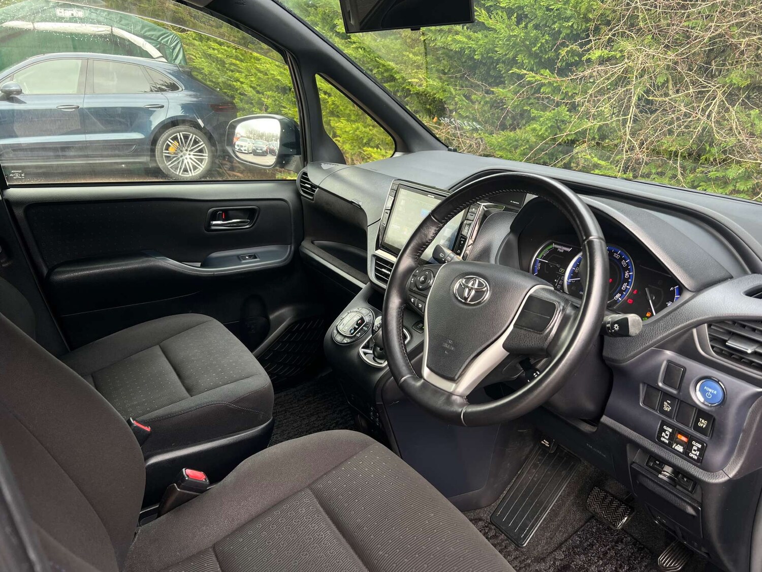 Used Toyota Voxy 2015 for sale - 78182034: Photo 15