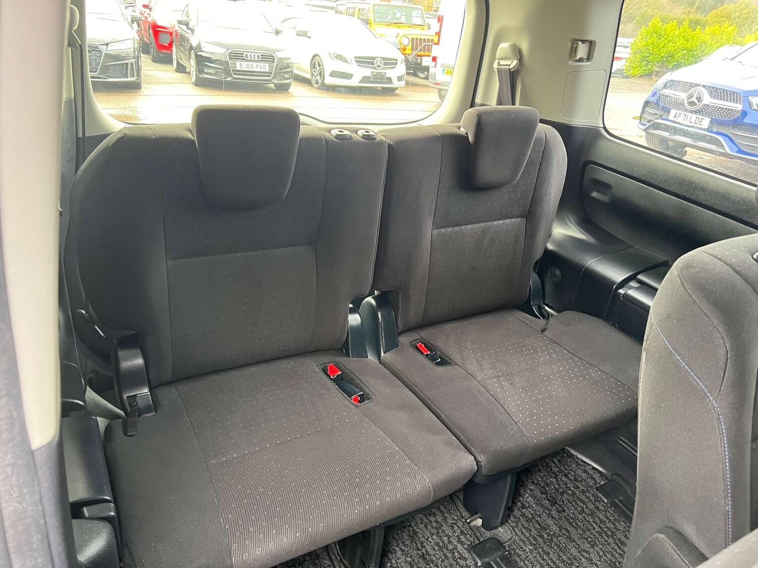 Used Toyota Voxy 2015 for sale - 78182034: Photo 18