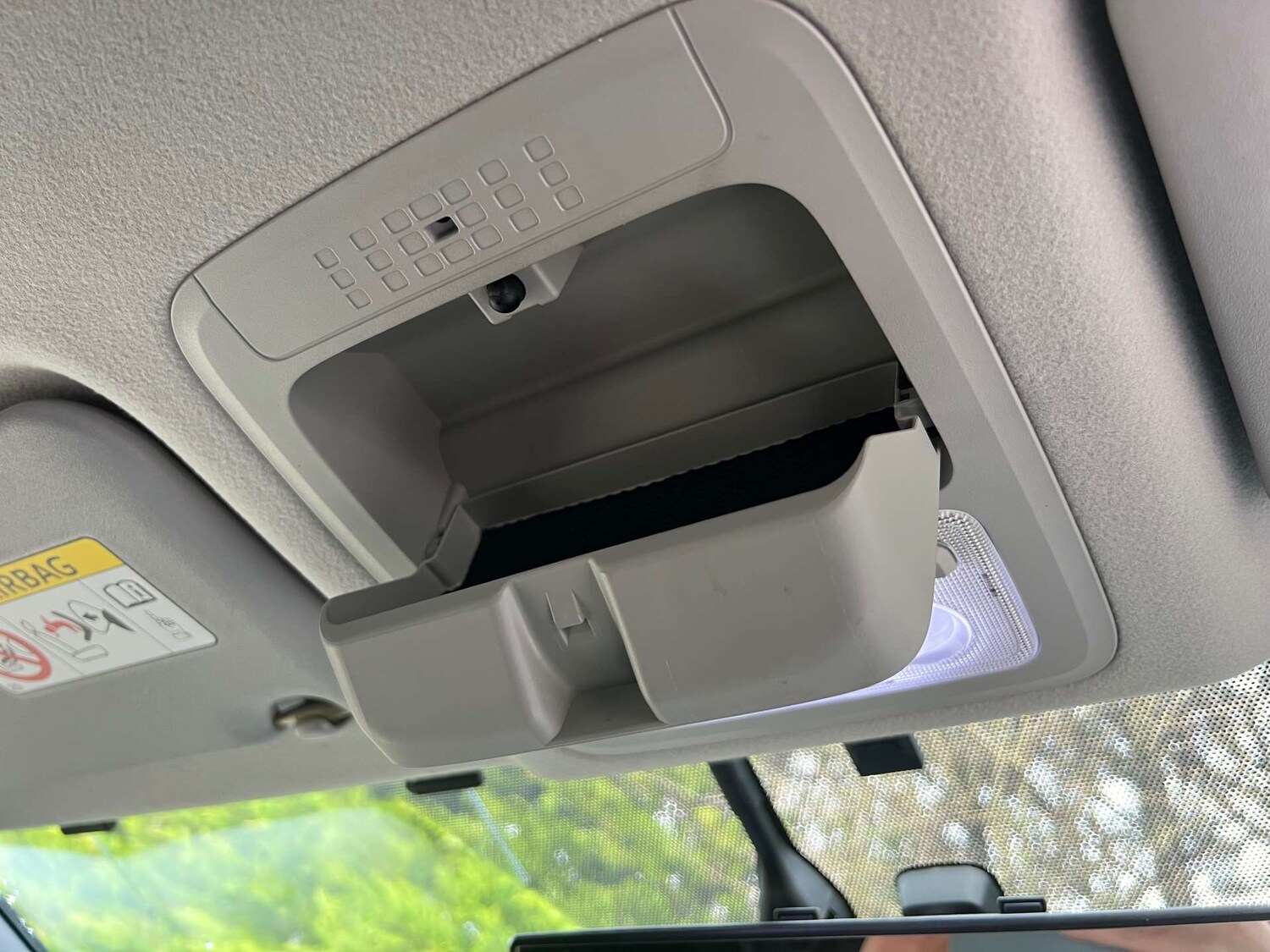 Used Toyota Voxy 2015 for sale - 78182034: Photo 40