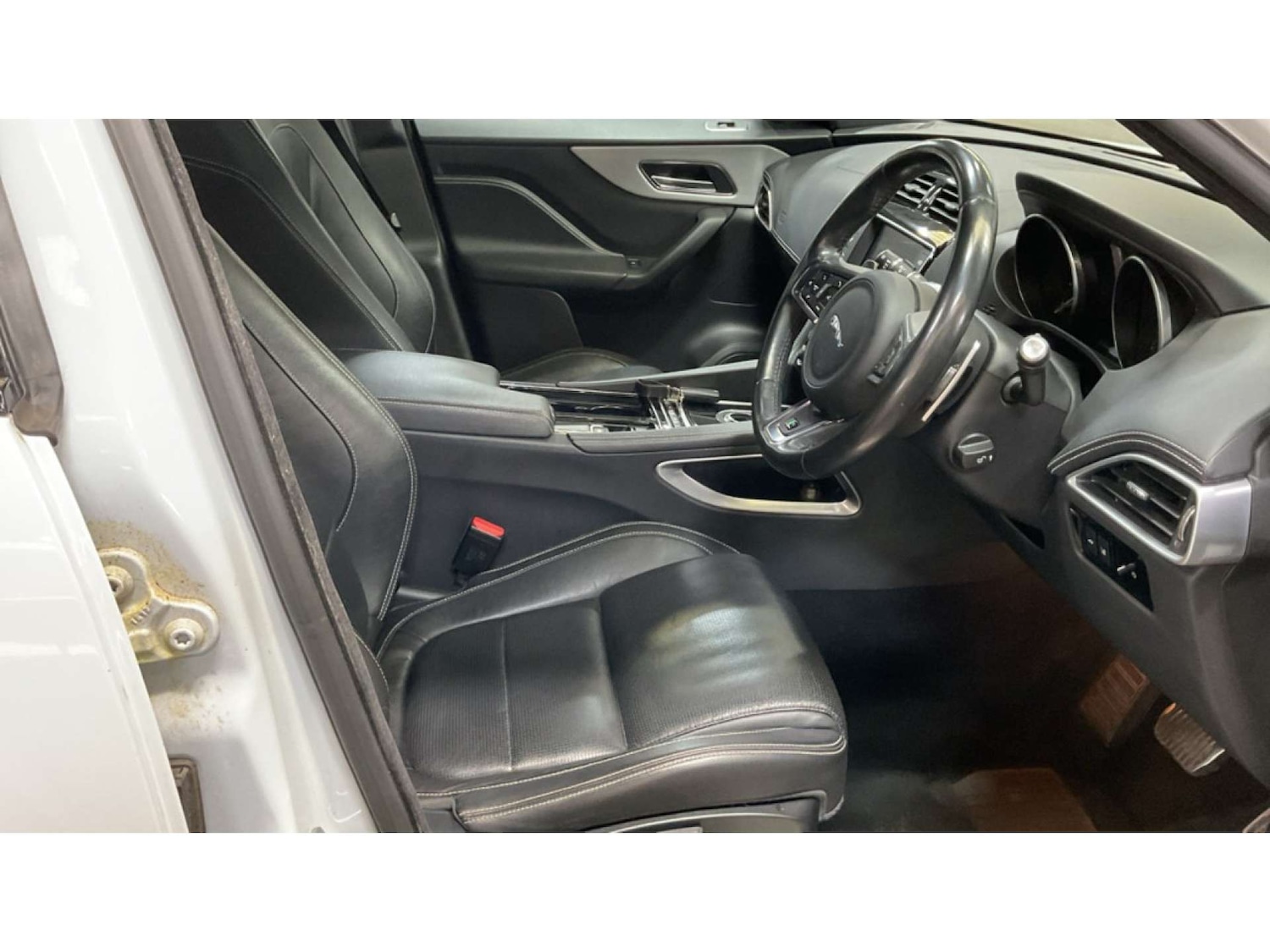 Used Jaguar F-Pace 2017 for sale - 77880456: Photo 2