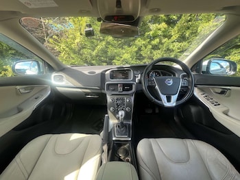Used Volvo V40 2013 for sale - 79558050: Photo