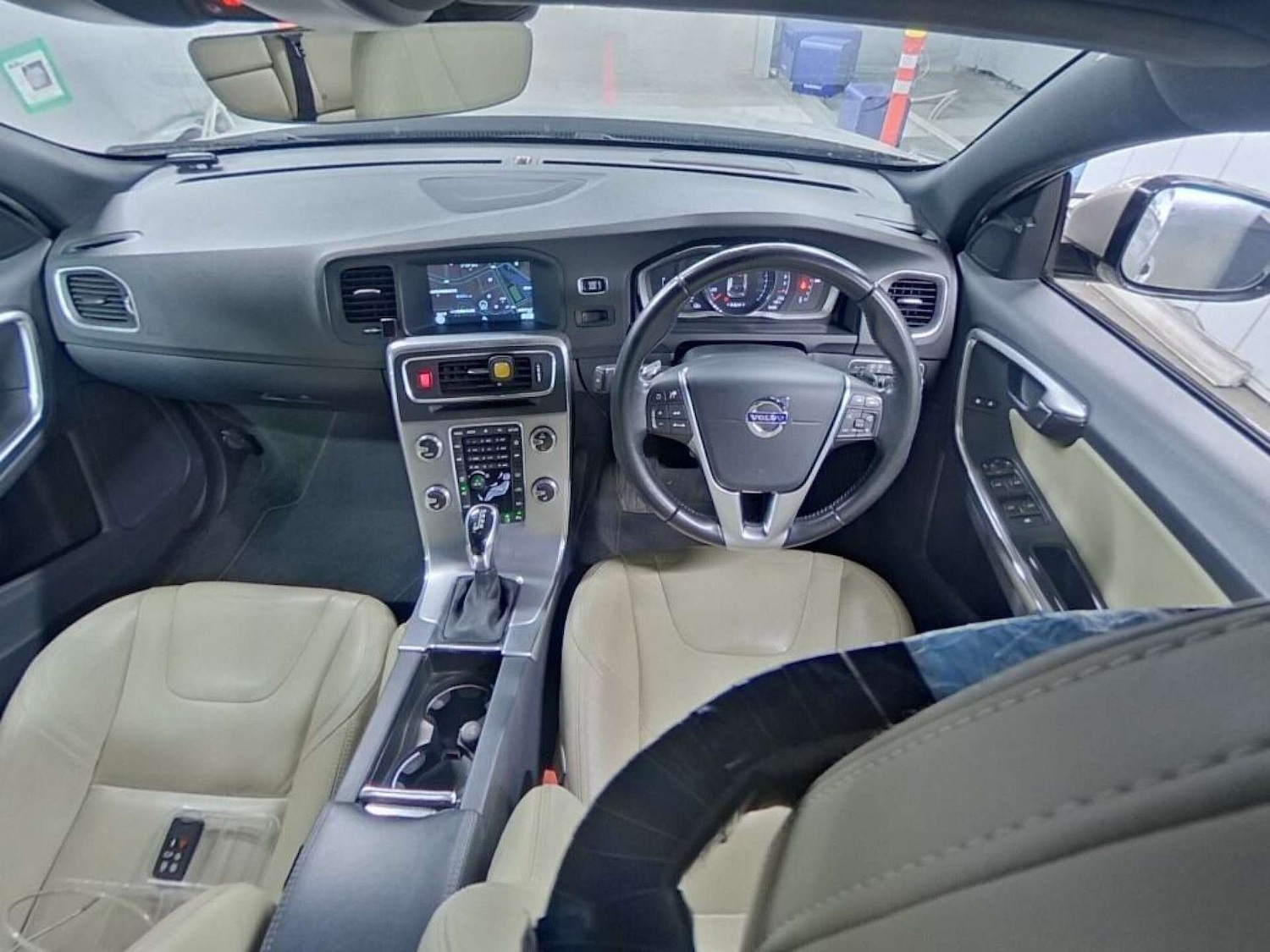 Used Volvo V60 2016 for sale - 77850611: Photo 11