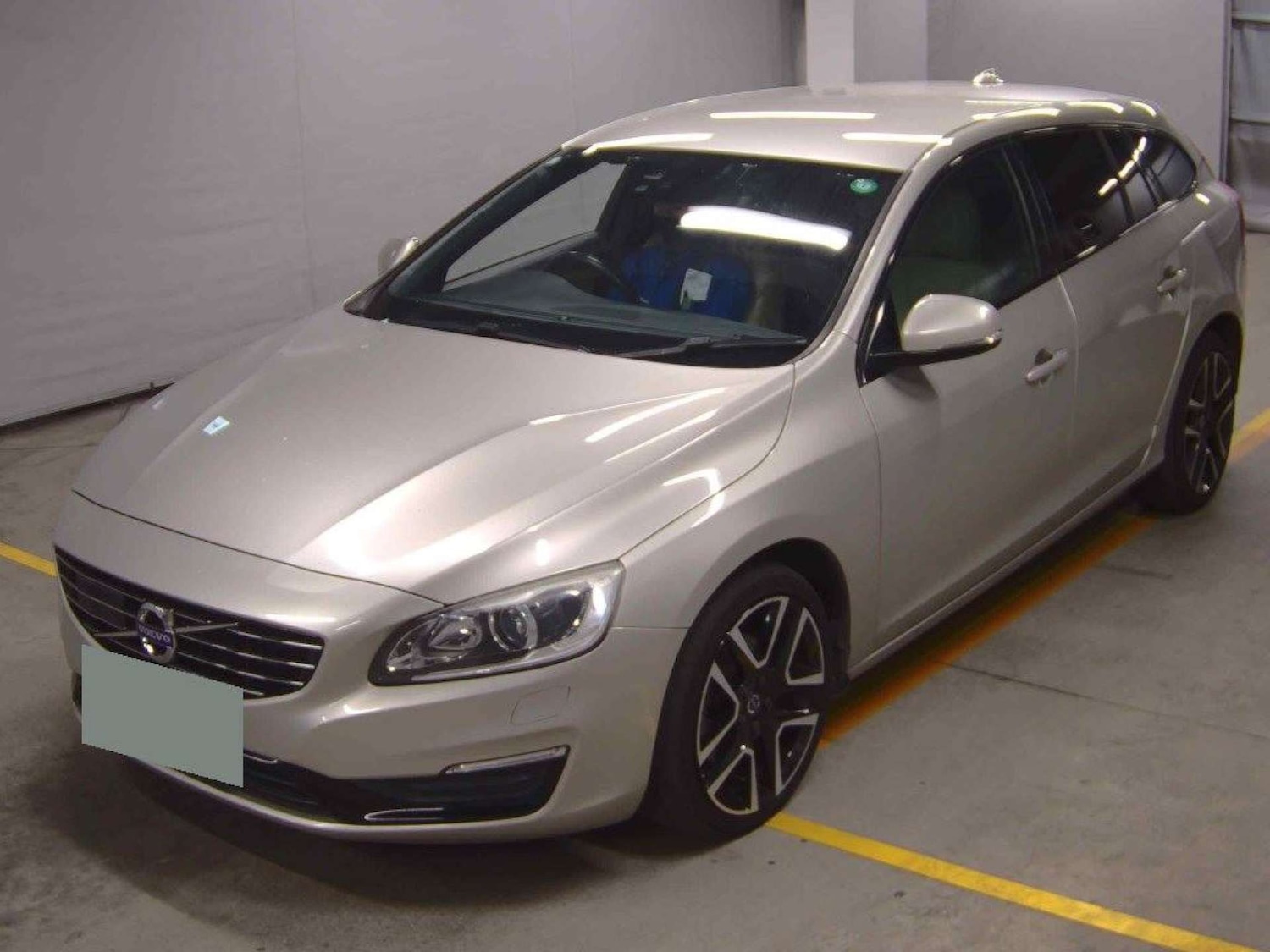Used Volvo V60 2016 for sale - 77850611: Photo 4