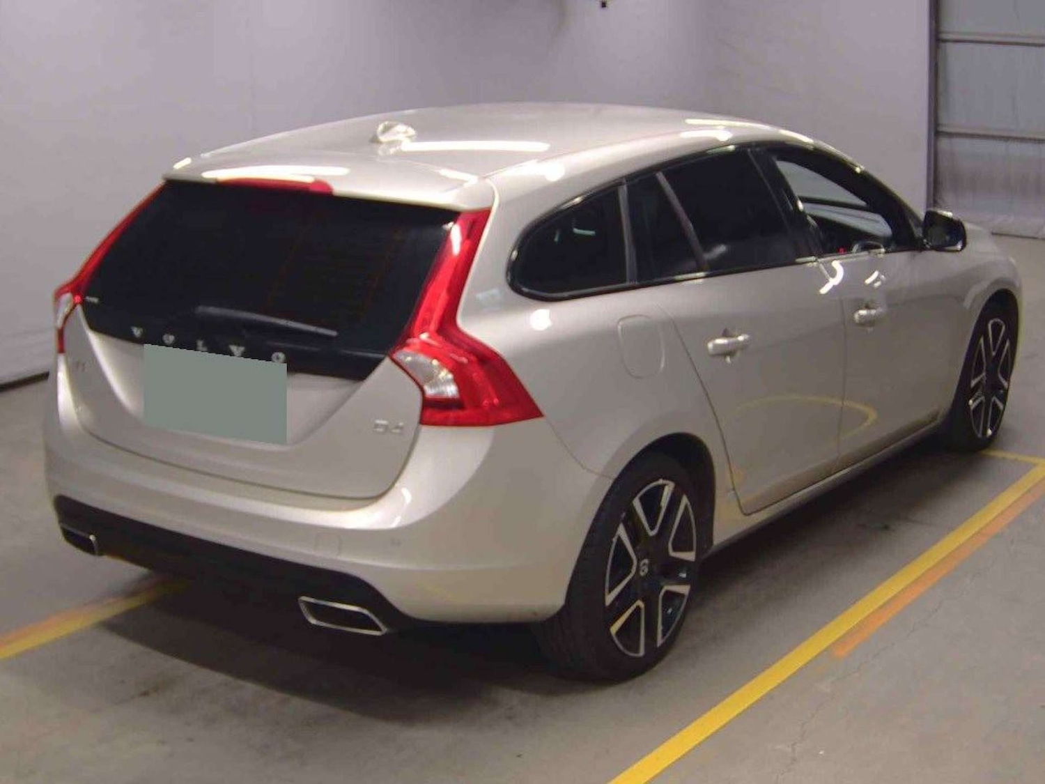 Used Volvo V60 2016 for sale - 77850611: Photo 9