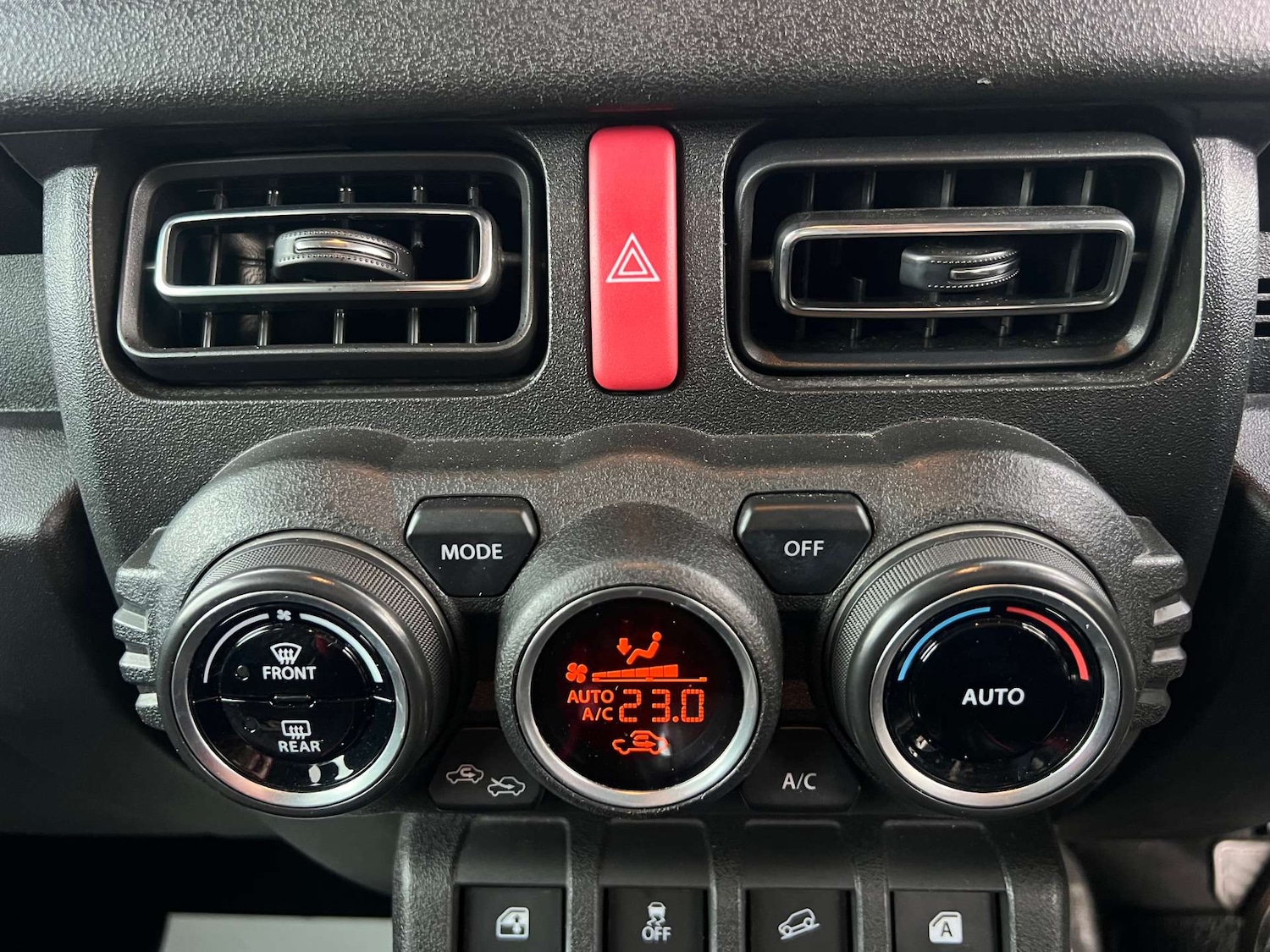 Used Suzuki Jimny 2019 for sale - 76959836: Photo 32