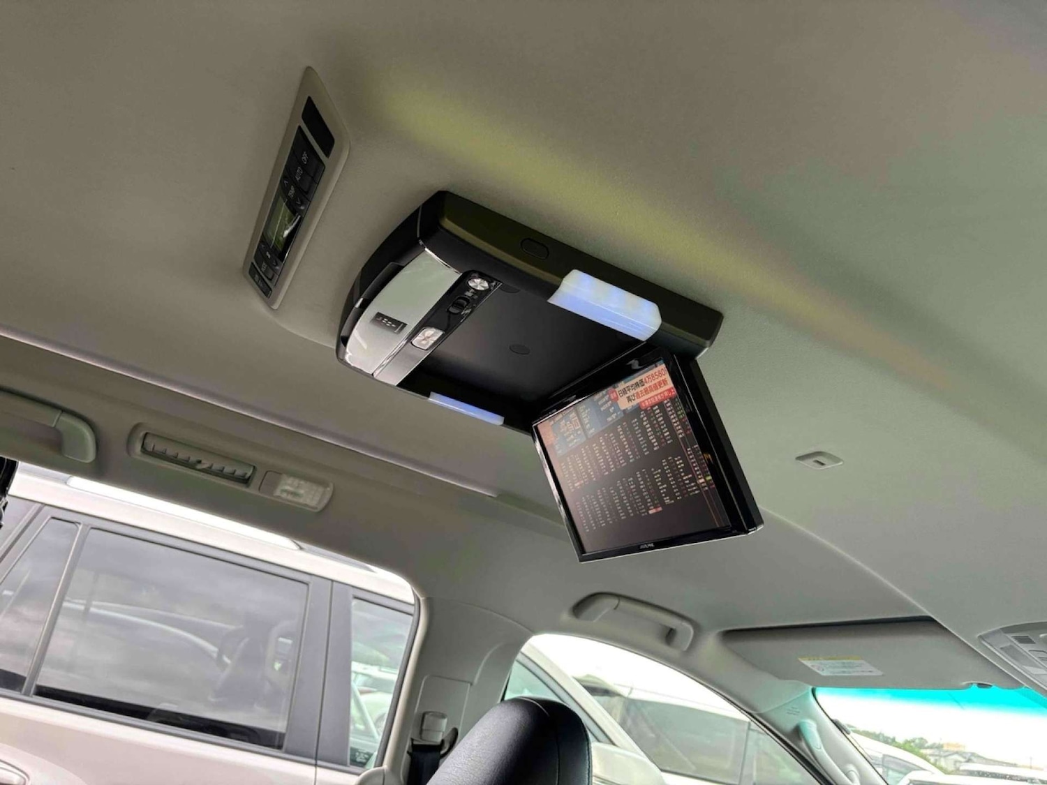 Used Toyota Vellfire 2013 for sale - 76983902: Photo 19