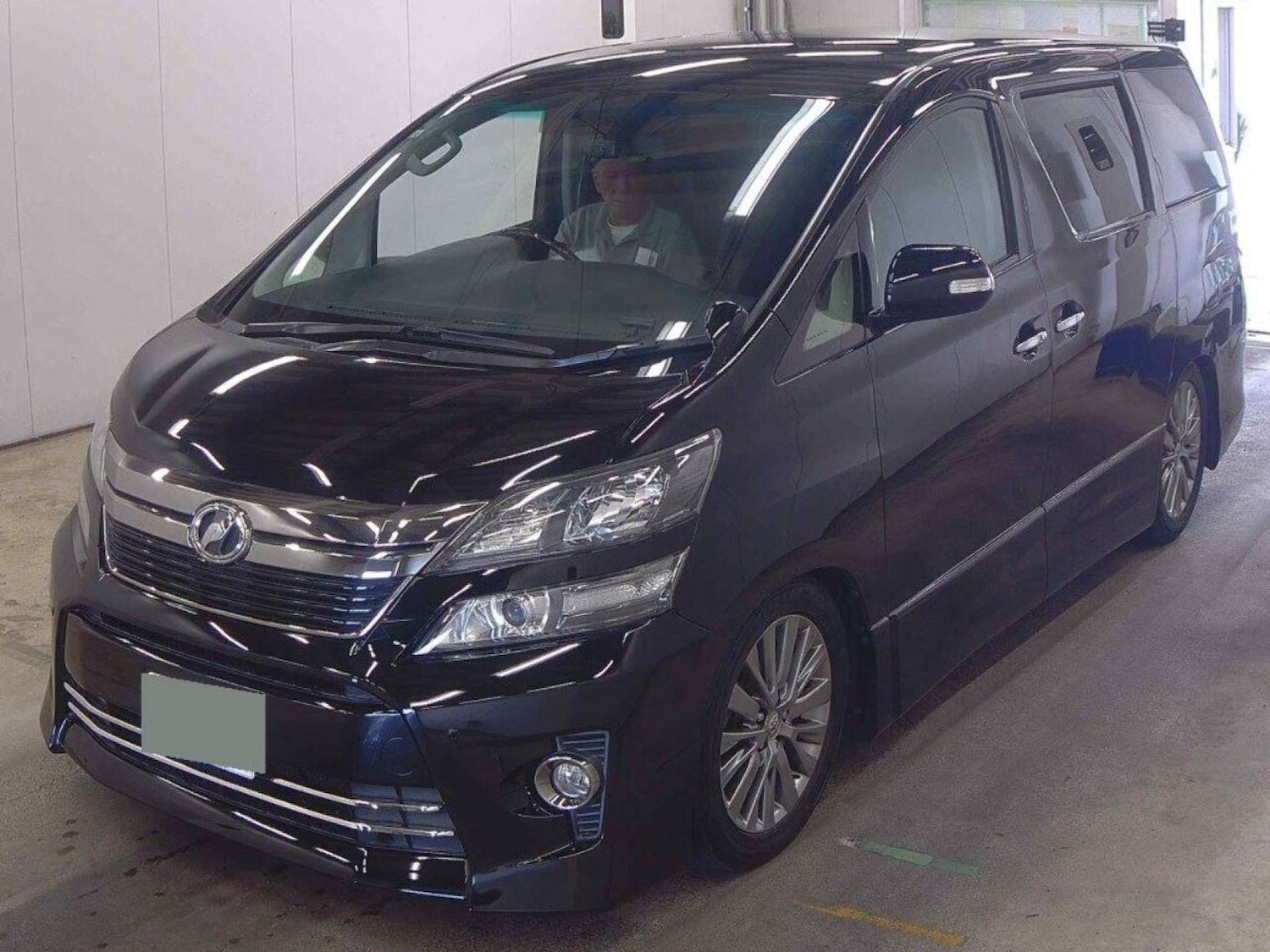 Used Toyota Vellfire 2013 for sale - 76983902: Photo 3