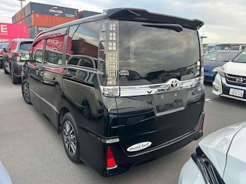 Used Toyota Voxy 2014 for sale - 76983901: Photo