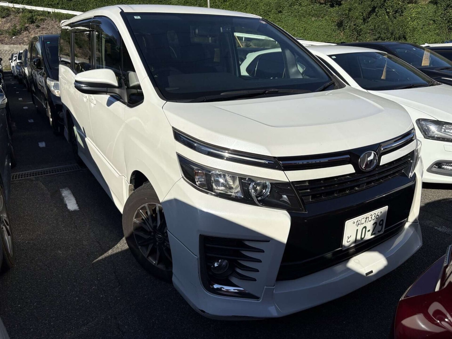 Used Toyota Voxy 2014 for sale - 76980024: Photo 3