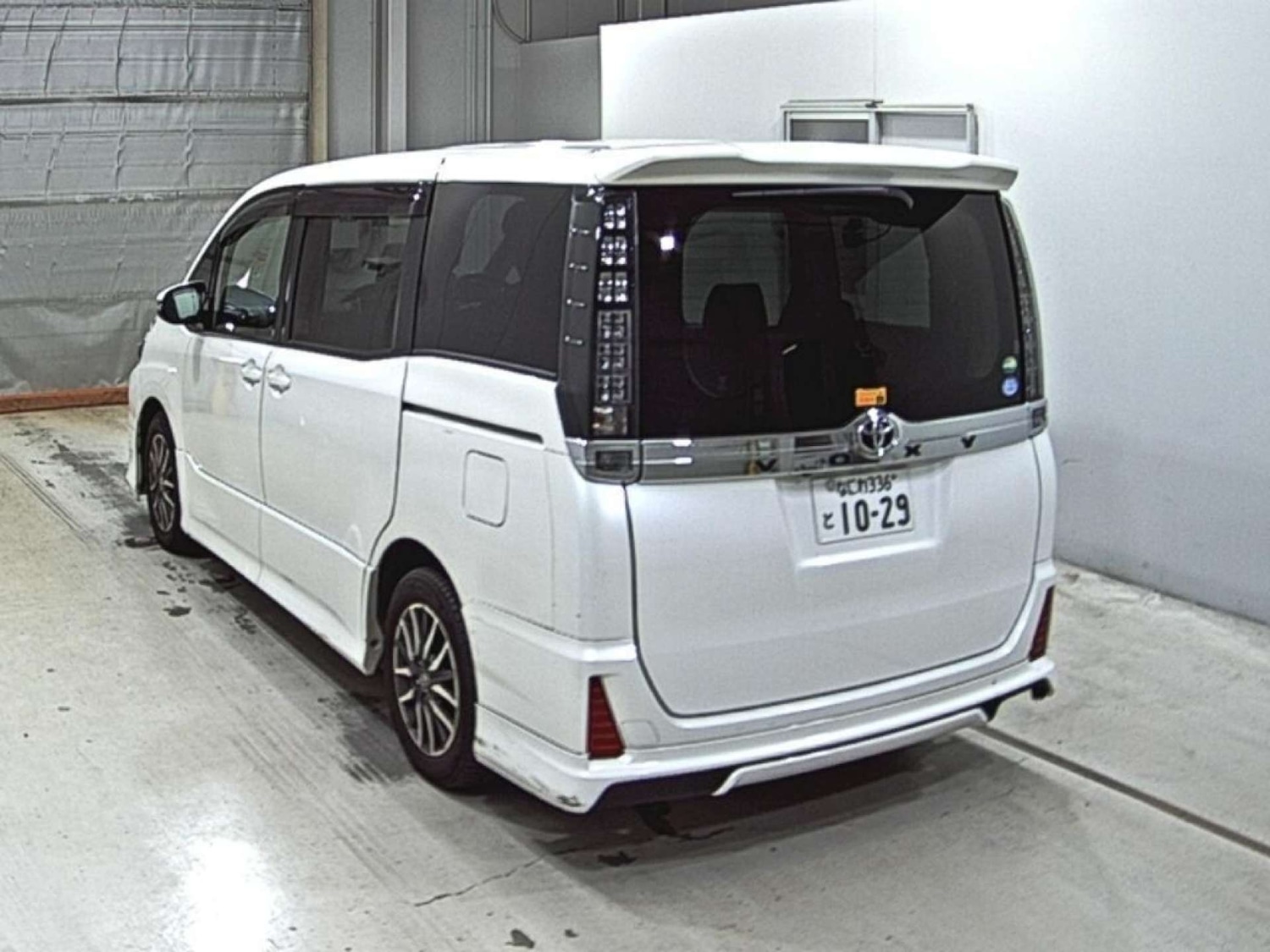 Used Toyota Voxy 2014 for sale - 76980024: Photo 5