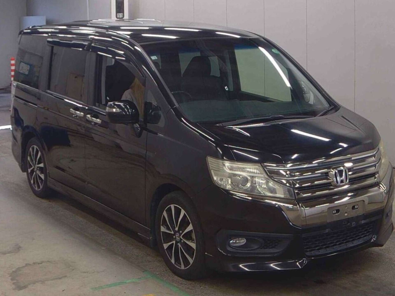 Used Honda Stepwagon 2014 for sale - 77364245: Photo 1